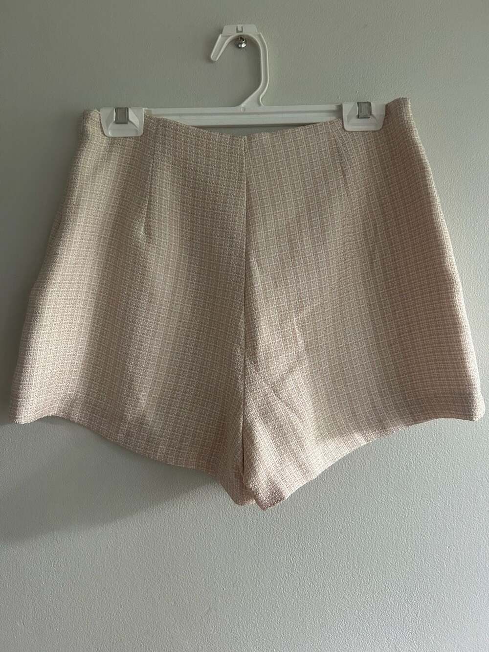 Gilli Beige/Cream Tailored Shorts - Picture 3 of 8